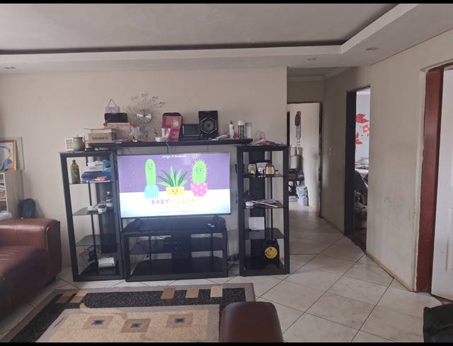 2 BEDROOM FREEHOLD FOR SALE IN VOSLOORUS SOUTH